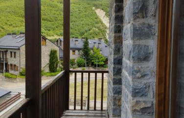 VUT-HU-22-247 Fabuloso Apartamento con vistas a la montaña El Abedul Luga 23 Castiello de Jaca - Foto 6