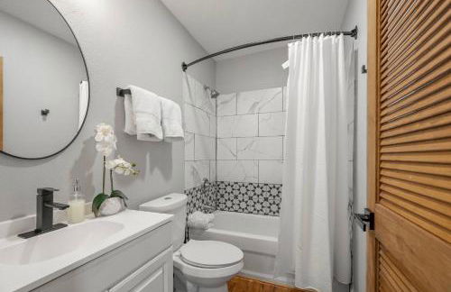 All-In-One - Fully-Equipped Secure Gated Parking! - Foto 13