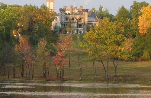 Spectacular Gothic-Style Castle with Private Pool and Hot Tub near Rindge, New Hampshire - Foto 7