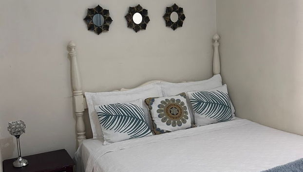 Adorable 1Bed Cottage Walk to the Beach - Foto 5, Habitación