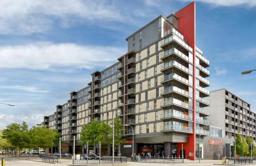 The Vizion serviced apartments from Pincott Properties - free parking, private balcony, and WiFi - Photo 37