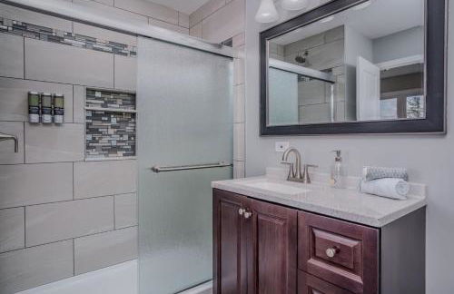 3BR 2BTH Waterfront Vacation Rental on Riverwalk to Downtown McHenry with Pier - Foto 29