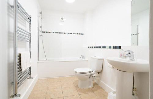 Picture Perfect Location Stunning 2 Bedroom Apartment with parking - Foto 8