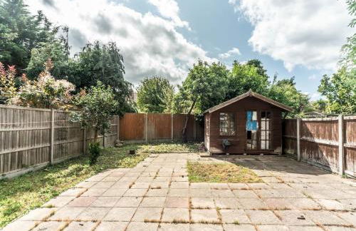 Spacious 4 Bed House Free Parking Near Station - Pass the Keys - Foto 20