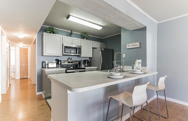 Villas at Island Club Community, Pools, Jacuzzi and More! - Photo 7