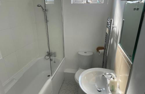 Swanage Bay Coastal Apartment - Photo 8