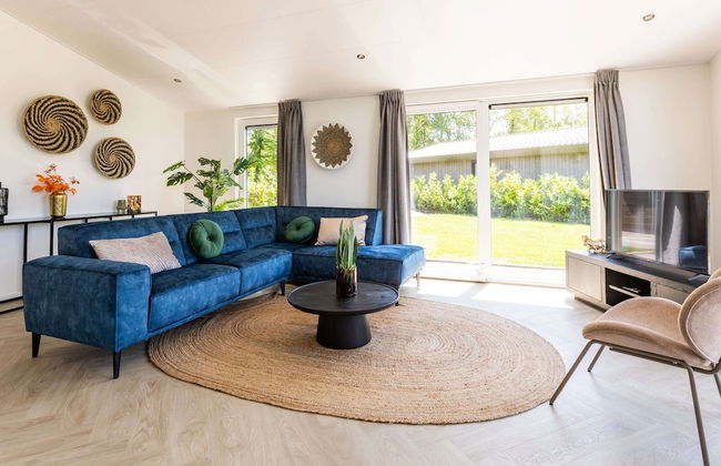 Chalet by Pond in Holiday Park - Photo 9