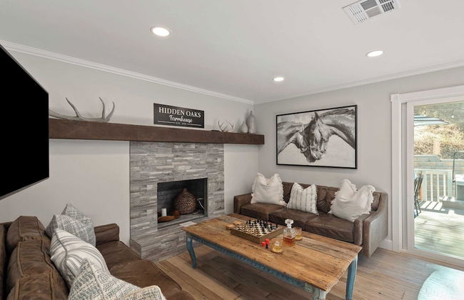 Hidden Oaks Farmhouse by Avantstay Hot Tub, Deck - Foto 9