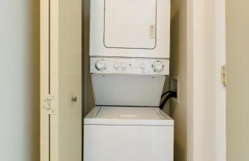 City View Balcony steps from Restaurants, Peacock Park & Marina - Foto 11