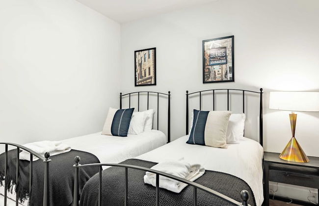 Prime Walkable Midtown Location, Pool, Gym Outlaw's Den by Avantstay - Foto 19