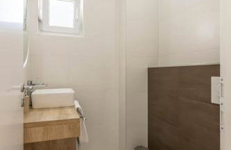 Luxe villa with pool, jacuzzi, and sauna - Foto 48