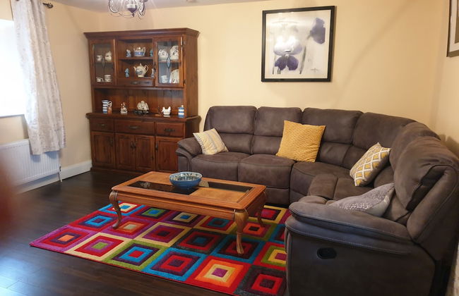 Captivating 3-bed House - Photo 6