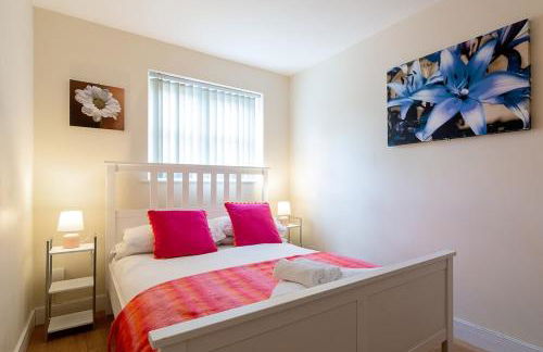 2 bedroom Large Town Centre Apartment FREE Parking - Foto 1