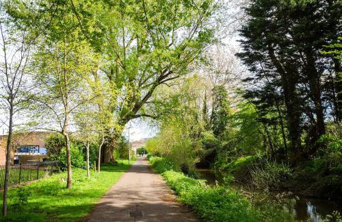 #57 Central Taunton 2BR APT - Sleeps 6 - 5 mins to Taunton Player Ready 2 - "Perfect For Contractors and Families - Free Parking" - Foto 18