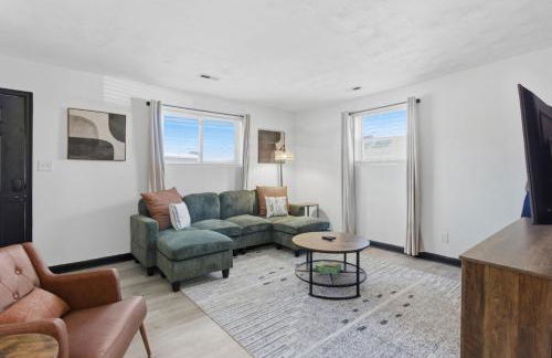 Minutes from the Beach! Navy Base and fishing pier! - Foto 2