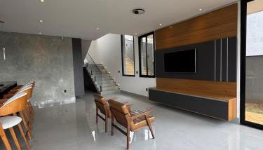 Belo sobrado com piscina aquecida em Ninho Verde 2 - Foto 3