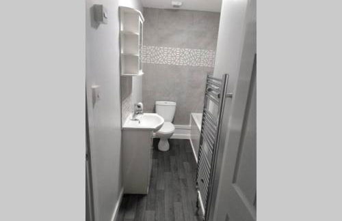 3 Story House near Bike park Wales & zip world - Photo 8