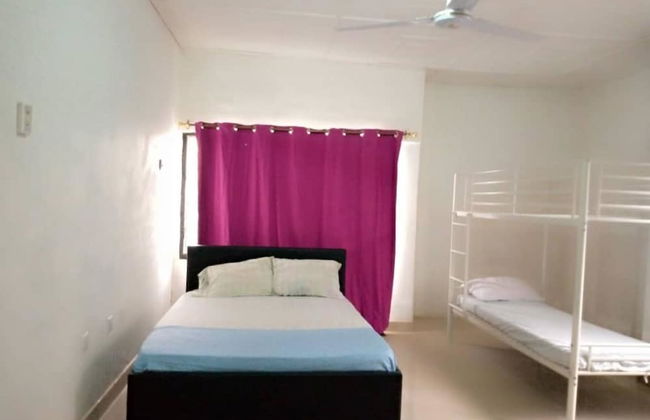 Sleeps8- Private Secure Parking- Garden- Aircon - Foto 3