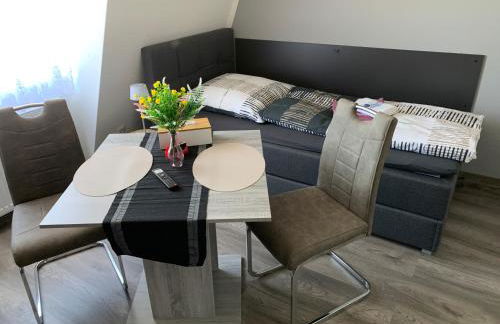 -Fewo Benz- Exklusive Ferienwohnung im Stadtzentrum von Wittenberge Modernes Ambiente, 3 Einzelzimmer für bis zu 6 Gäste - voll ausgestattet mit Waipu-TV und High-Speed-WLAN Bettwäsche und Handtücher inklusive! - Foto 3