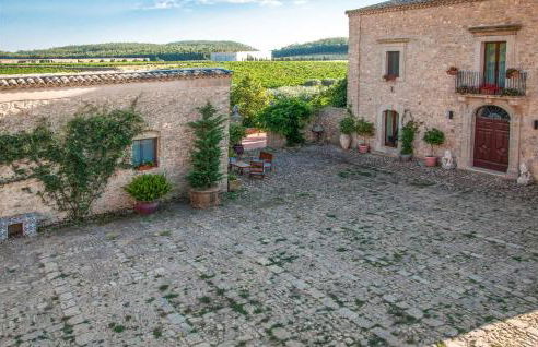 Cozy Home In San Michele Di Ganzari - Photo 13