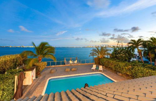 Best Bayfront View Villa with Heated Pool - Foto 4