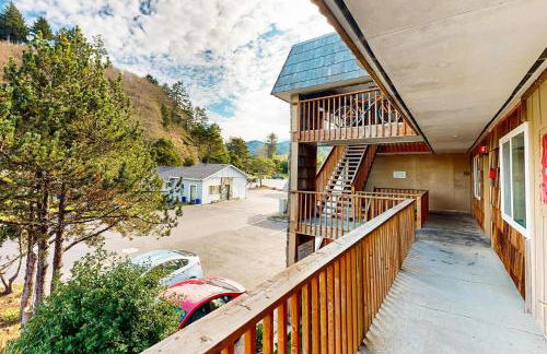 Cozy Coastal Condo Steps from the Beach with Deck Views - Foto 32