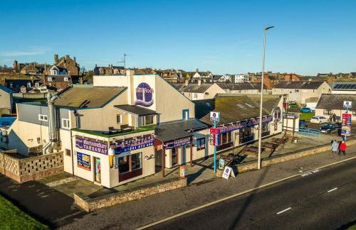 Sea View Luxury Apartment 3 bedrooms Free Parking - By Coast Apartments - Photo 21