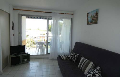 2 Pièces avec Piscine, Proche Plage et Commerces, Quartier Calme avec Parking Privé - FR-1-328-145 - Photo 9