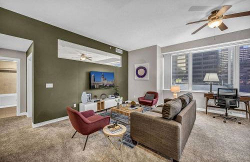 HUGE Panoramic SkySuite w/ Downtown VIEWS: Gym - Photo 6