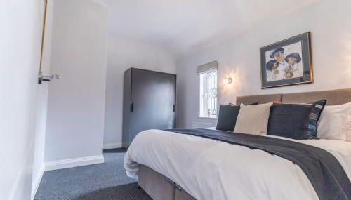 Redwood Escape Stylish New Forest Stay Sleeps 4 Near Paultons Park - Foto 4, wardrobe