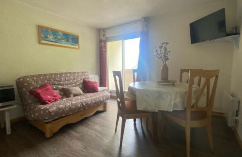 Appt chaleureux 2 - 4 personnes au pied des pistes - draps et linges de toilette non fournis - ménage non inclus - Foto 1