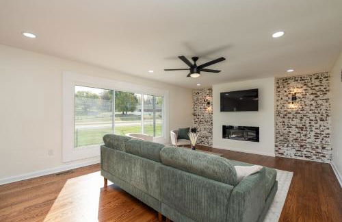 NEW Dragster Dream House - Game Room - Walk to the Speedway - Foto 14