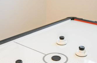 Spacious 5BR Getaway w Game Room & Modern Comfort - Photo 27