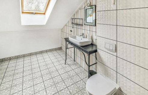Stunning Home In Mikorowo With Wifi - Photo 17