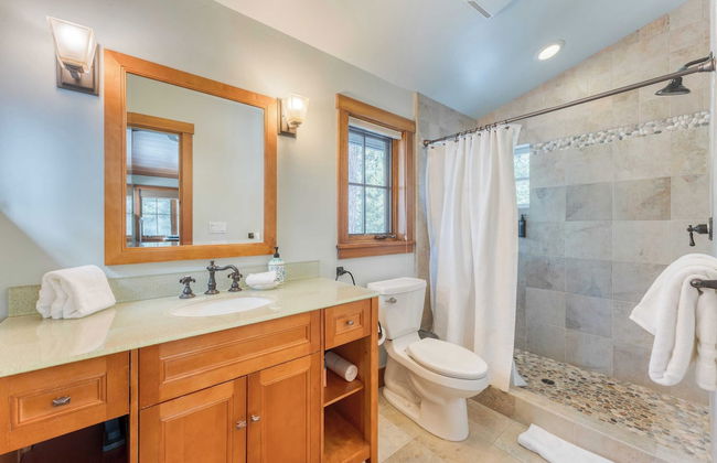 Ward Creek by Avantstay 5 Min Walk to Lake, Deck - Foto 26