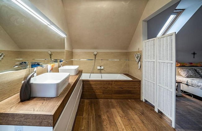 Luxurious Amber Villa With Private Pool and Garden Views - Photo 28