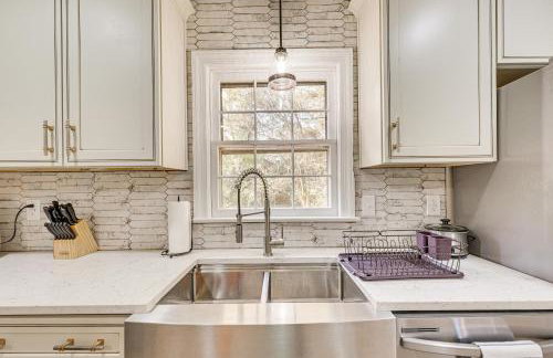 Comfort and Convenience! Home 3 Mi to Dtwn Wilson - Foto 5