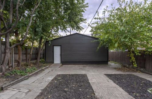 Chic Boho Retreat Near Downtown - Photo 24