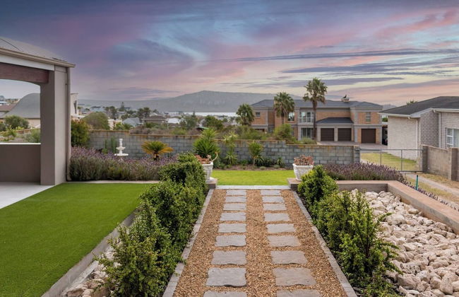 Serene Langebaan Getaway With Garden Views - Photo 49