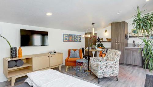 Stylish and Modern Boise Studio with Foothills Views! - Photo 5