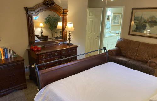 Classic City 3 bedroom 2 bath condo with deck close to UGA, Five Points, and Memorial Park in Athens - Photo 17