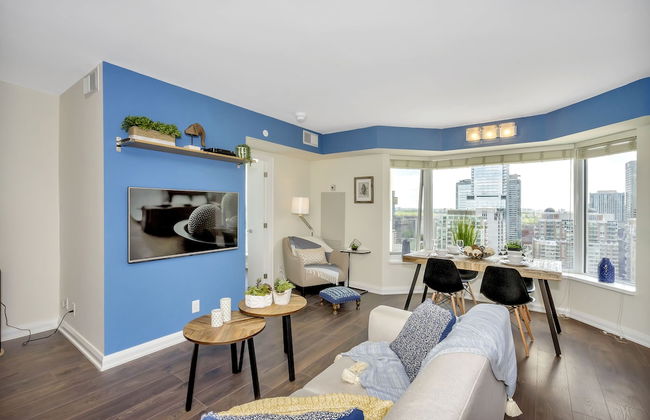 QuickStay - Elegance in Yorkville (Yonge & Bloor) - Photo 12