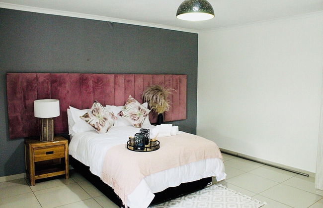 Remarkable 1-bed Apartment in Sandton - Photo 3