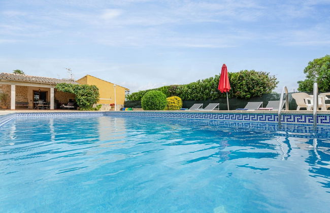 Peaceful Villa in Serene Retreat - Photo 30