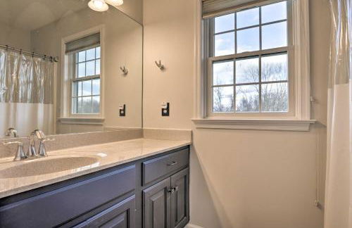 Pool and Furnished Patio Group Getaway in Hershey - Foto 32