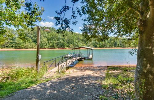 Spacious Lake Hartwell Home with Private Boat Dock! - Foto 32