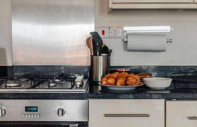 Central Modern Flat Sleeps 6 - Dedicated Parking - From 125 Per Night - Foto 36