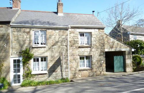 Lovely Cornish cottage in small village setting - Photo 1