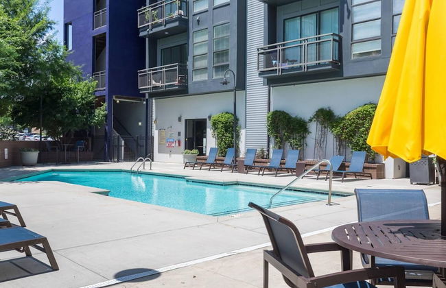 Vibrant 2-Story Apartment with Apple TV - Foto 19