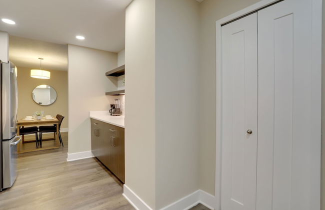 Crystal City Apt for Business Travelers - Photo 15